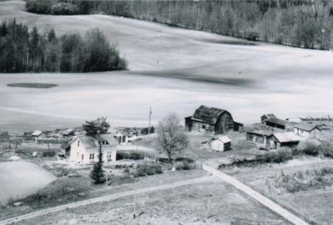 A black and white photo of the Beaver Homestead in Campsie, AB